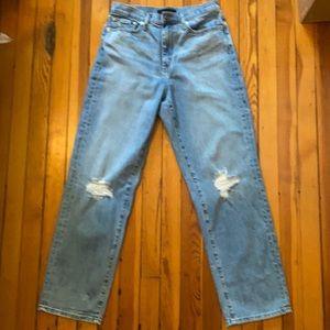 Uniqlo Regular fit Jean medium wash with knee rips